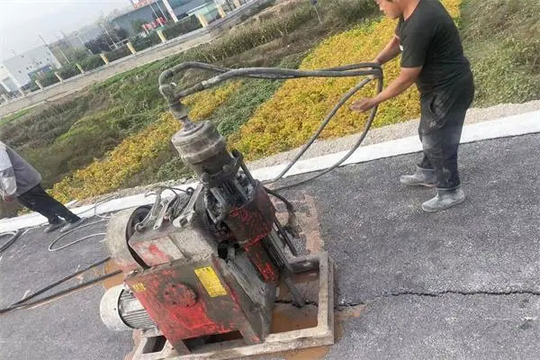 冕宁马路面下沉注浆加固